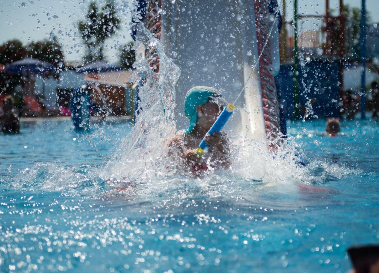 Caretta Beach Resort & Waterpark Kalamáki Kültér fotó
